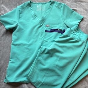 Figs Women's Surgical Green Scrub Set